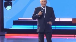 Мяч, которым Путин дал пас ведущим конкурса «Большая перемена«в Красноярске,сделают экспонатом музея