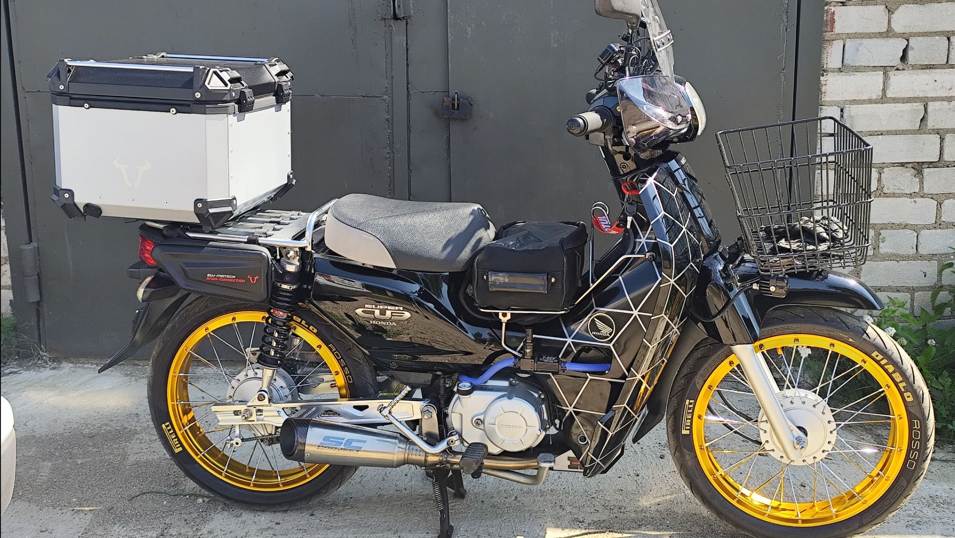 Honda Super Cub AA04, эксперименты продолжаются.