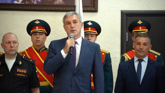 Вручение награды семье погибшего бойца