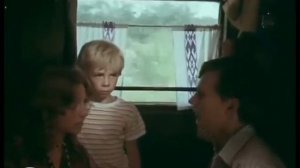 Песню «На дальней станции сойду» из фильма «По секрету всему свету» (1976)