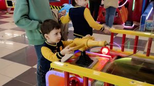 Эрик и Марк играют на детской площадке, часть 8
