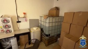 Саратовская полиция задержала троих бутлегеров за производство и сбыт сомнительной водки и коньяка