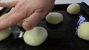 ПОПРОБУЙТЕ БУЛОЧКИ СДОБНЫЕ С СЫРОМ И ЧЕСНОКОМ. ВАМ ПОНРАВИТСЯ.
