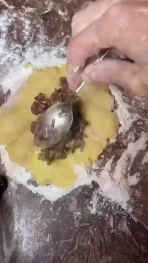 Картофельные зразы с грибами и сыром