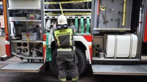 В промзоне Уфы упали обломки БПЛА. 

Сейчас там тушат пожар,