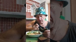 На обед кисель и картошка пюре с куриными котлетами. Приятного всем аппетита.