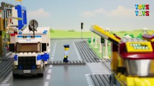 Приключения полицейской машинки в мире Лего 🚚 Видео для детей