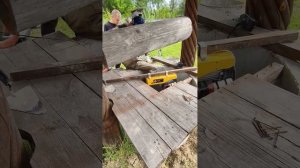 Почистили колодец.В нашем колодце очень вкусная вода.Сюда люди приезжали за водой со всех деревень.Е