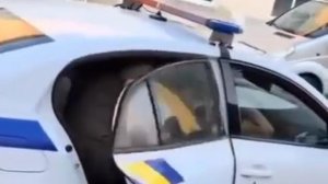 Каратель ТЦК наносит удар гражданскому в живот на камеру. А что они вне зрения камер там с ним сдела