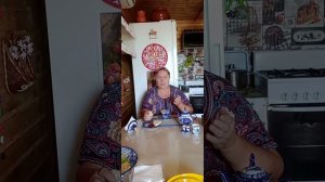 1000053451.mp4Перекус бутербродами с сыром, купила вкусный чай.Стрижка вышла боком😄