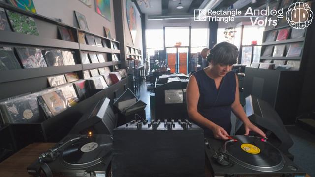 MightyKat @ Themuddshow X Analog Volts X Rectangle Triangle
