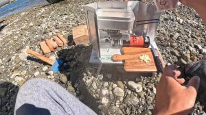 Одиночный поход с ночевкой и строительство каменной печи у озера