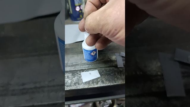 Секундный клей не клеит! брак или подделка!?