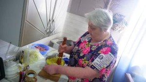 Бесконечный долгострой теплицы Готовит мама капусту с картошкой