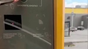 💁♂️Девушка придумала гениальное решение, чтобы спокойно дотягиваться до парковочного билета
