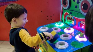 Эрик и Марк играют на детской площадке, часть 7