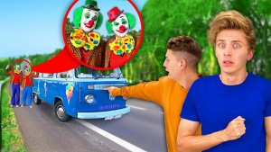 A4 - Сумасшедшие КЛОУНЫ БАНДИТЫ Напали на НАС !