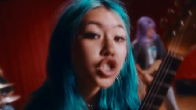 Beabadoobee - She Plays Bass