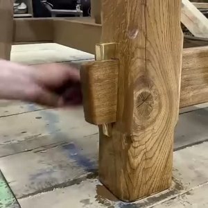 дорогой и красивый стол