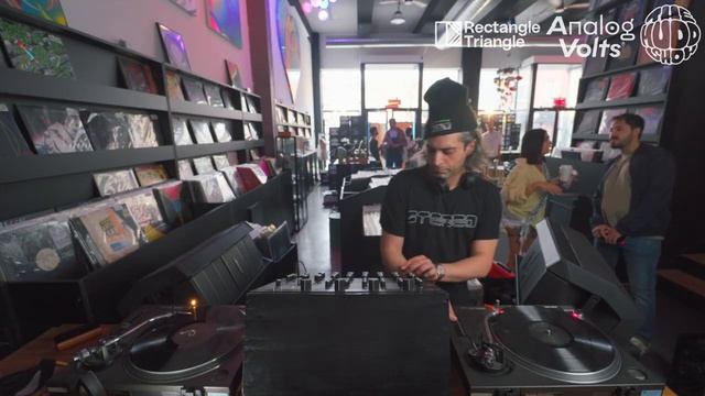 Mikey Revah @ Themuddshow X Analog Volts X Rectangle Triangle