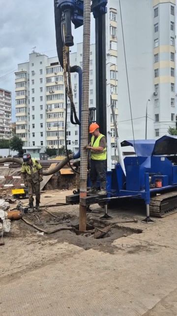 Установка фильтровой колонны. Защищаем оборудование от песка для работы строго по графику! ✅🏗