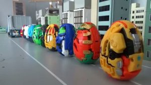 Мультики для детей . Играем в яйца трансформеры .