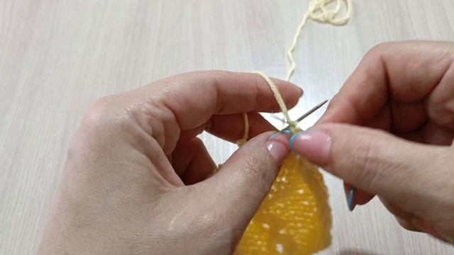 Полуажурная резинка спицами