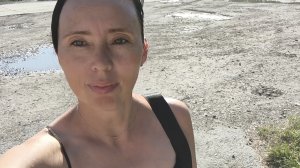 05-08-2026.Снова переделываем отопление.Закрыли зазоры под воротами.Испекла пряники.