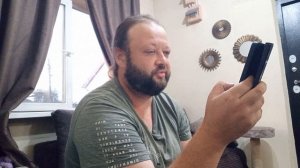 Вечер за окном Светит тускло деревенское солнце Я в домике у кошек как всегда отвечаю на вопросы