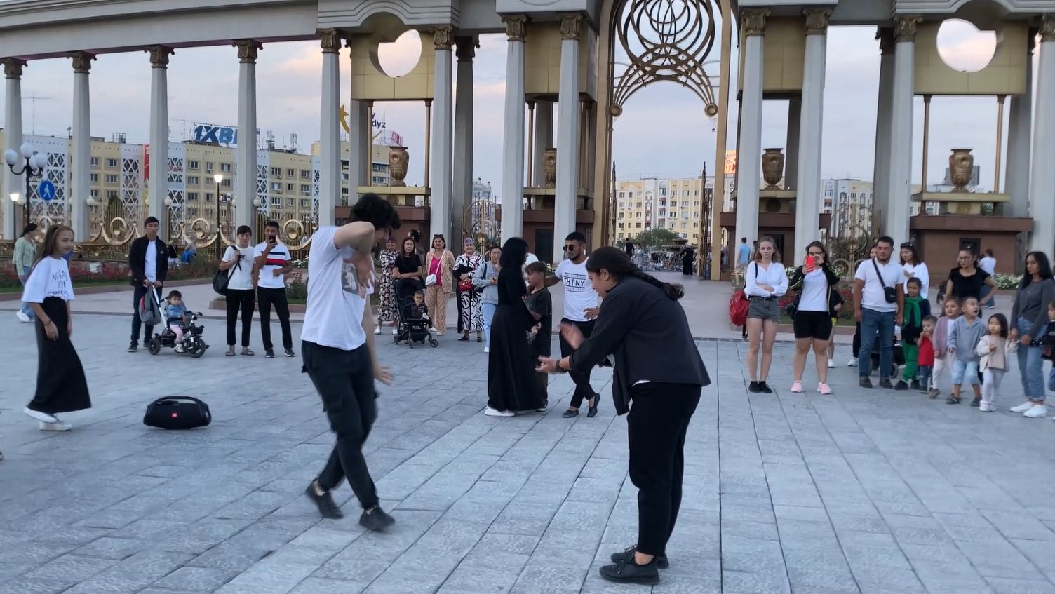Супер Лезгинка Чеченская 2026 Девушки Танцуют Класс Lezginka Chechen Dance Казахстан ALISHKA Almaty