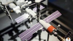 Российские и американские корабли вместе выведут МКС с орбиты. 

Понижение орбиты станции начнется