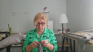 У меня работа, до пенсии ещё далеко, едем в город