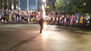 Огненное шоу Сочинского театра огня и света