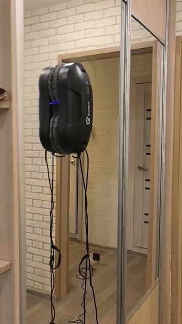 Робот-мойщик окон Gelios Nova G1 — зеркала чистые, впереди тест на балконных окнах! 🪞🪟