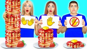Едим Без рук vs Одной рукой vs Двумя руками Челлендж! Смешные ситуации с едой