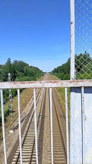 поезда под мостом
