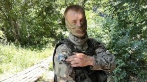 О своих шевронах рассказывает боец 123-й й бригады с позывным «Монарх».