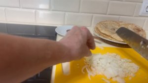Вчерашнее картофельное пюре использую для начинки.