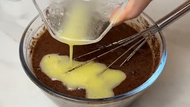 ПОТРЯСАЮЩИЙ ДЕСЕРТ ИЗ КАБАЧКОВ! Просто натрите кабачки и добавьте Яйца и какао! ОЧЕНЬ ВКУСНО!