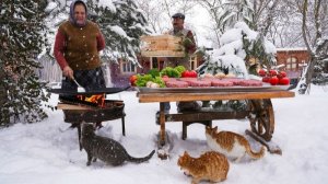 Говяжьи котлеты, приготовленные на камне. Деревенский ужин в Азербайджане