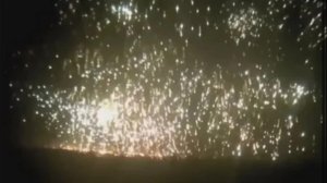 Раскрыт секрет фейерверка над столицей сопредельного государства огненный дождь люди в панике