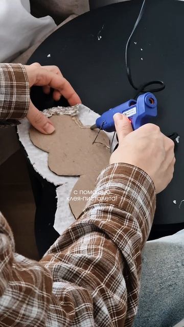 Как сделать панно своими руками и спрятать за ним щиток?