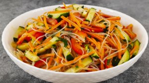 Салат с фунчозой, болгарским перцем и огурцом. Секрет вкуса в заправке