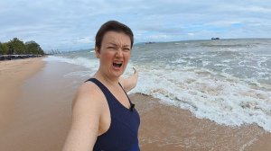 Вован РУГАЕТСЯ на местных ЧУДИЛ! ОБЛОМАЛИСЬ с морем, у нас ШТОРМ в Паттайе! В ОДИНОЧЕСТВЕ на пляже.