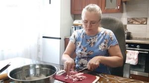 Делаю окрошку и общаюсь с вами, друзья! Ответ на комментарий.