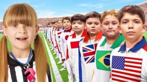 Диана и друзья играют в ФУТБОЛ Челлендж
