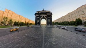Триумфальная арка на площади Победы