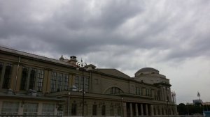 Здание Киевского вокзала в цвете фикалий и навоза