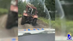 В Туве полицейскому пришлось стрелять по колесам, чтобы остановить пьяного тракториста.