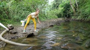 Ловля рыбы с помощью насоса, который откачивает воду. Хитрости рыбалки